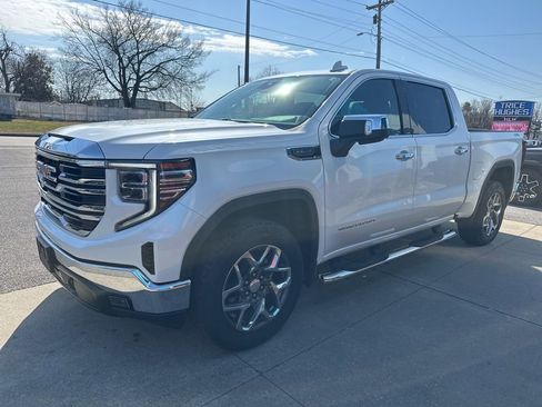 Used 2022 GMC Sierra 1500 SLT w/ SLT Convenience Package image 5