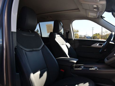 Used 2026 Ford Explorer Active w/ Active Comfort Package image 16