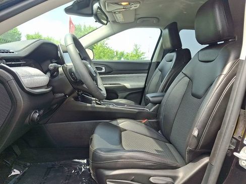 Used 2022 Jeep Compass Latitude FWD image 13