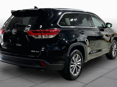 Used 2018 Toyota Highlander XLE AWD/4WD image 13