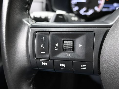 Used 2025 Nissan Pathfinder SV FWD image 25