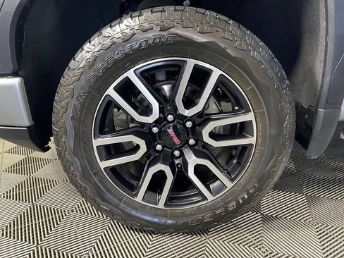 Certified 2025 GMC Sierra 1500 AT4 w/ AT4 Premium Package AWD/4WD image 39