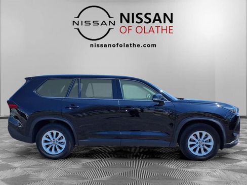 Used 2025 Toyota Grand Highlander AWD image 30