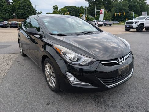 Used 2015 Hyundai Elantra SE w/ Option Group 03 FWD image 7