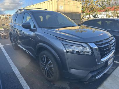 Used 2024 Nissan Pathfinder Platinum w/ Cargo Package