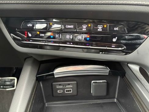 Used 2023 Buick Envision Essence w/ Technology Package I image 25