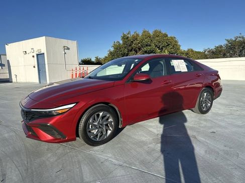 Used 2024 Hyundai Elantra SEL image 39