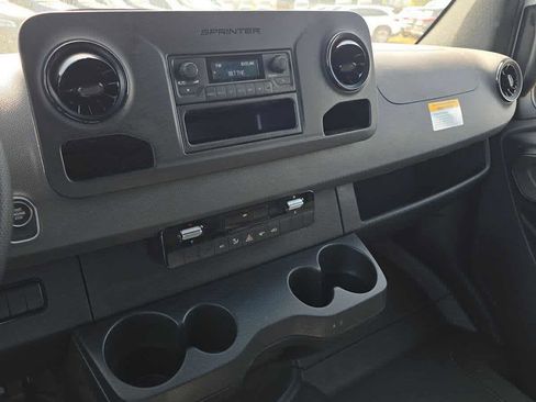 Used 2025 Mercedes-Benz Sprinter 2500 image 36