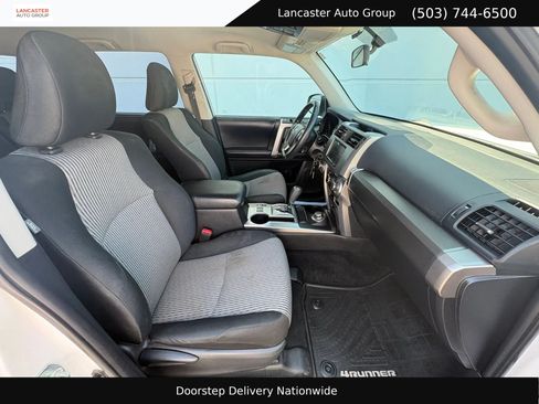 Used 2016 Toyota 4Runner SR5 AWD/4WD image 26