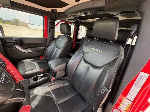 Used 2013 Jeep Wrangler Unlimited Sahara w/ Connectivity Group AWD/4WD image 25