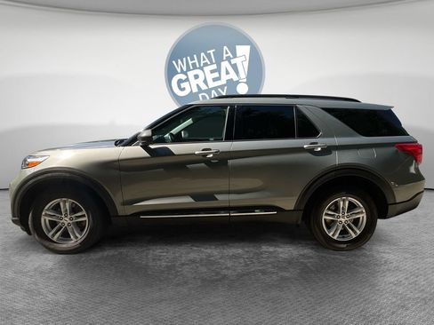 Used 2020 Ford Explorer XLT w/ Comfort Package AWD/4WD image 7