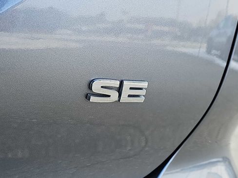 Used 2024 Mitsubishi Outlander SE image 34