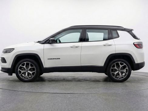 Used 2025 Jeep Compass Limited image 5