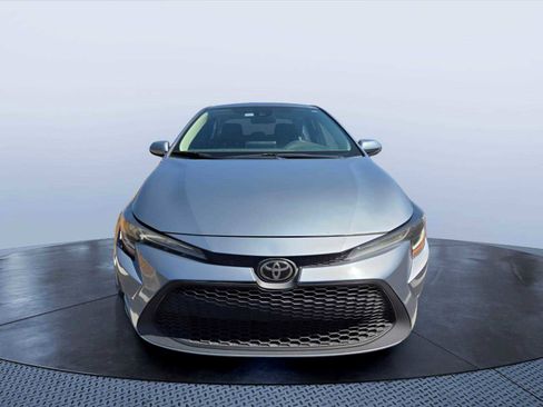 Used 2020 Toyota Corolla LE FWD image 2