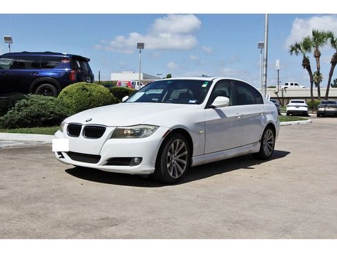 Used 2011 BMW 328i Sedan RWD image 2