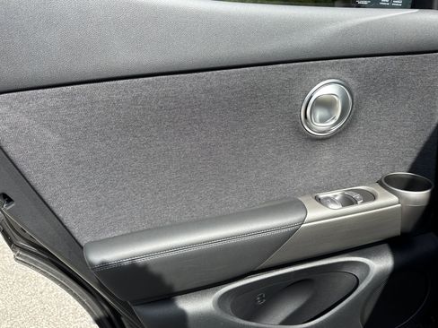 Used 2025 Genesis GV60 RWD image 22