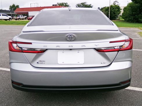 Used 2025 Toyota Camry LE w/ Convenience Package AWD/4WD image 4