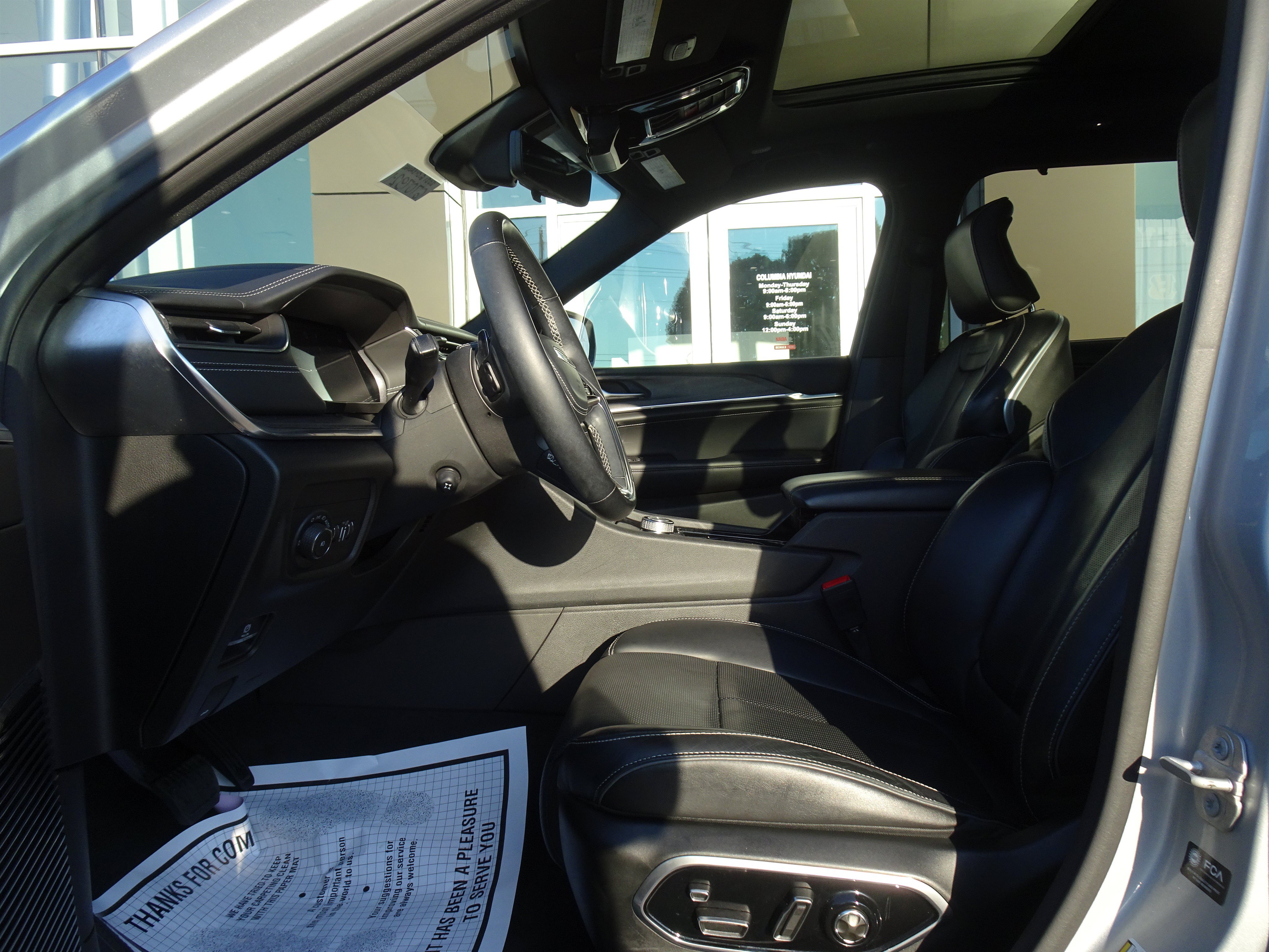 Used 2021 Jeep Grand Cherokee L Overland w/ Luxury Tech Group IV AWD/4WD image 8