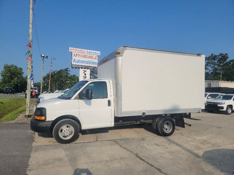 Used 2016 Chevrolet Express 3500 RWD image 2