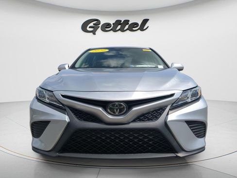 Used 2020 Toyota Camry SE FWD image 2