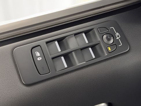 Used 2019 Land Rover Discovery Sport HSE image 15