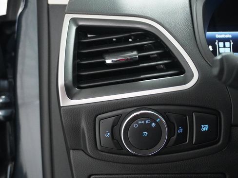 Used 2024 Ford Edge SE image 18