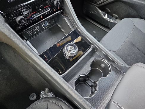 New 2025 Jeep Grand Cherokee L Laredo w/ Luxury Tech Group I image 25