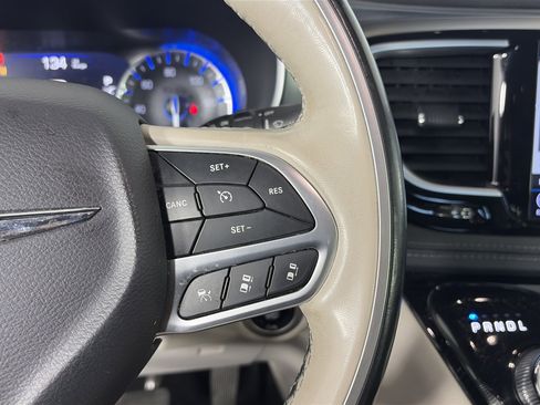 Used 2019 Chrysler Pacifica Limited w/ Advanced Safetytec Group FWD image 31