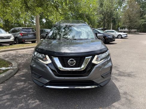 Used 2019 Nissan Rogue S w/ Special Edition Package FWD image 2
