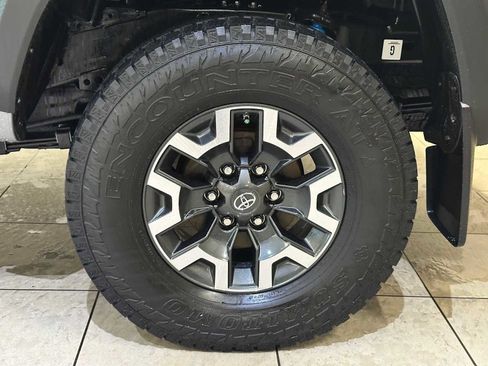 Used 2019 Toyota Tacoma TRD Off-Road image 8