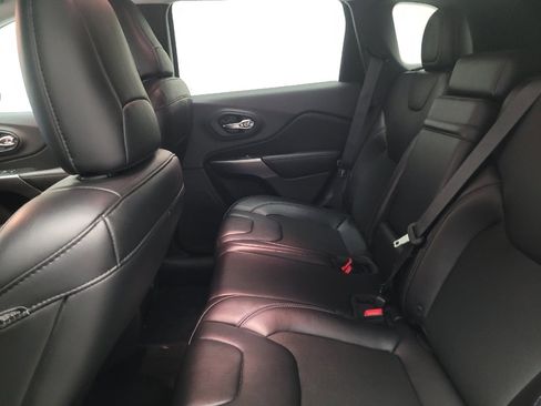 Used 2019 Jeep Cherokee Latitude Plus image 18