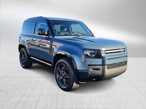 Used 2023 Land Rover Defender 90 X-Dynamic SE image 2