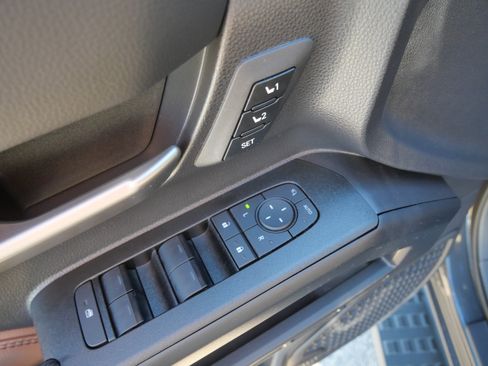 Used 2025 Toyota 4Runner Limited AWD/4WD image 20