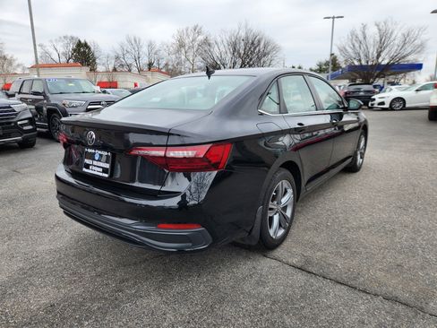 Used 2023 Volkswagen Jetta SE w/ Panoramic Sunroof Package image 4