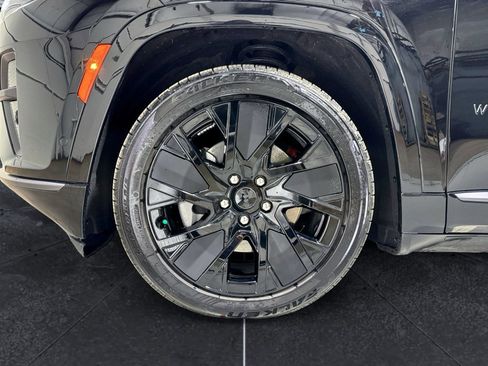 Used 2025 Jeep Wagoneer S Launch Edition image 33