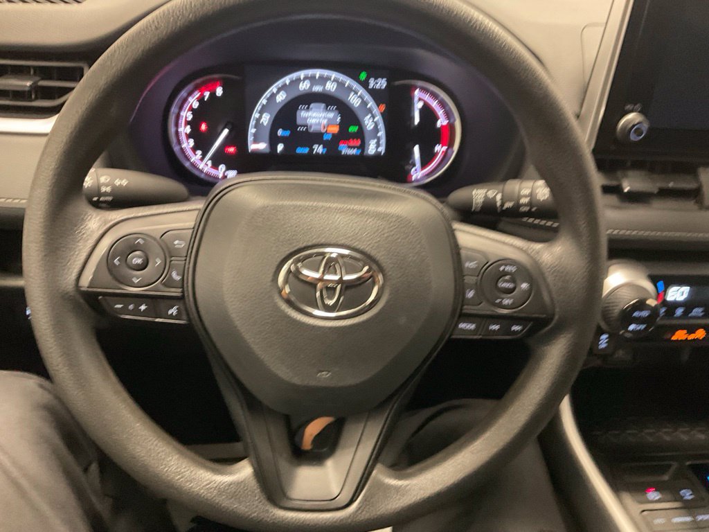Used 2025 Toyota RAV4 XLE AWD/4WD image 16