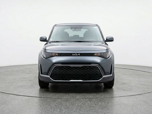 Used 2025 Kia Soul LX w/ LX Technology Package image 2
