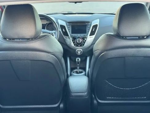 Used 2013 Hyundai Veloster w/ Tech Pkg image 14