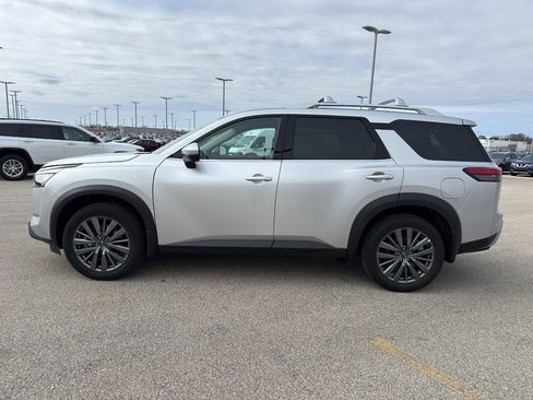 Certified 2025 Nissan Pathfinder SL w/ SL Premium Package image 6