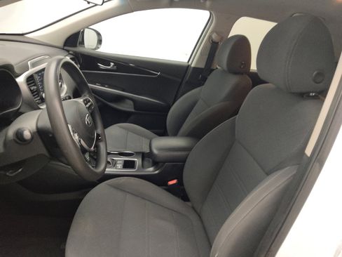 Used 2020 Kia Sorento LX image 17