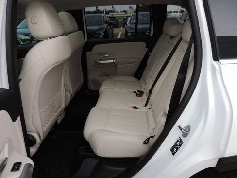 Used 2022 Mercedes-Benz GLB 250 4MATIC image 23