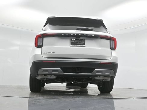 Used 2025 Ford Explorer Active RWD image 49