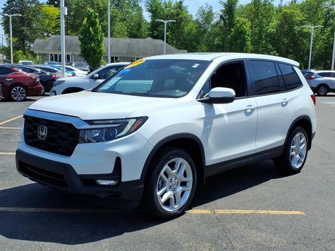 Certified 2024 Honda Passport EX-L image 3