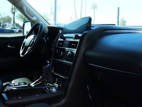 Used 2022 INFINITI QX80 Luxe w/ All-Season Package image 40