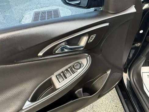 Used 2020 Chevrolet Malibu LT image 30