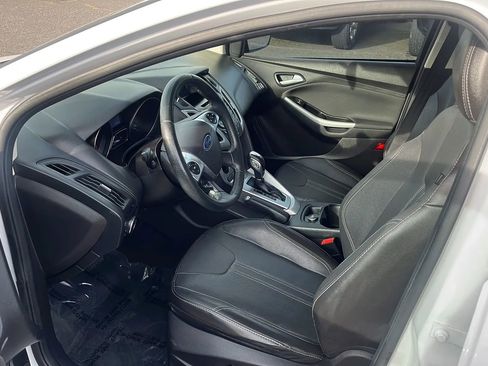 Used 2014 Ford Focus SE w/ Equipment Group 201A image 4