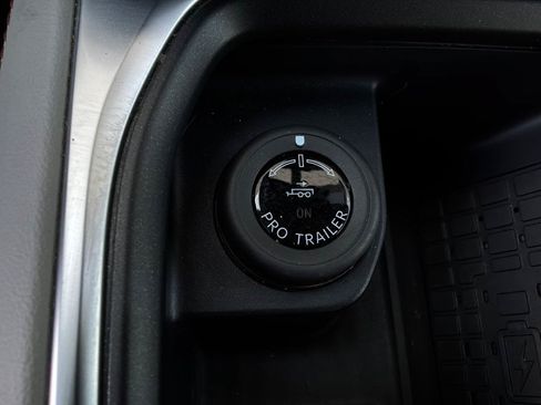 Used 2025 Ford Expedition Active AWD/4WD image 34