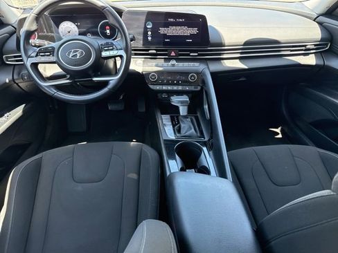 Used 2023 Hyundai Elantra SEL w/ Convenience Package FWD image 4