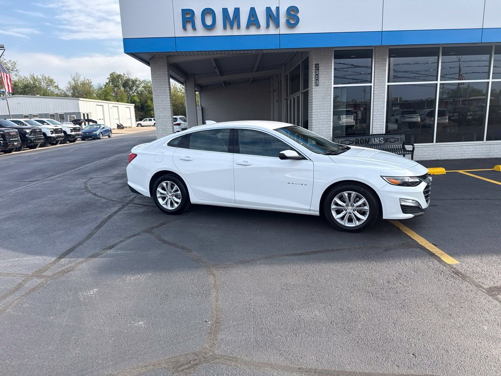 Used 2024 Chevrolet Malibu LT FWD image 2
