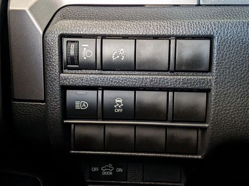 Certified 2025 Toyota Tacoma SR5 image 18